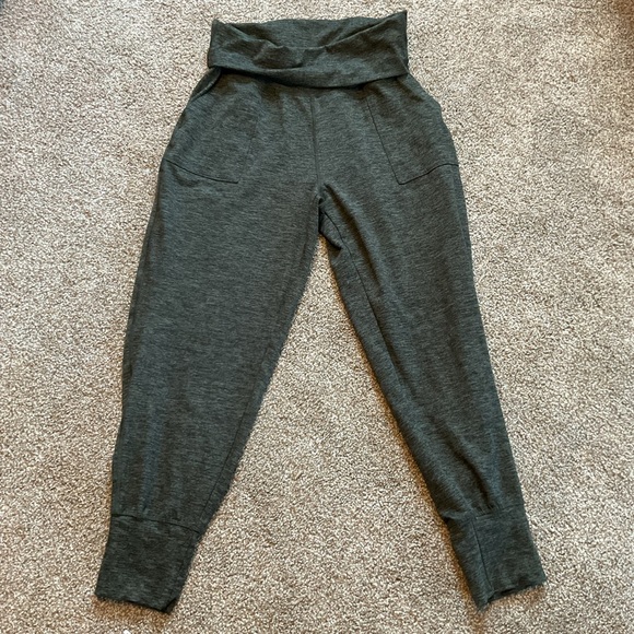 aerie Pants - Aerie Offline High Waisted Green/Black Jogger Leggings. Size Medium.